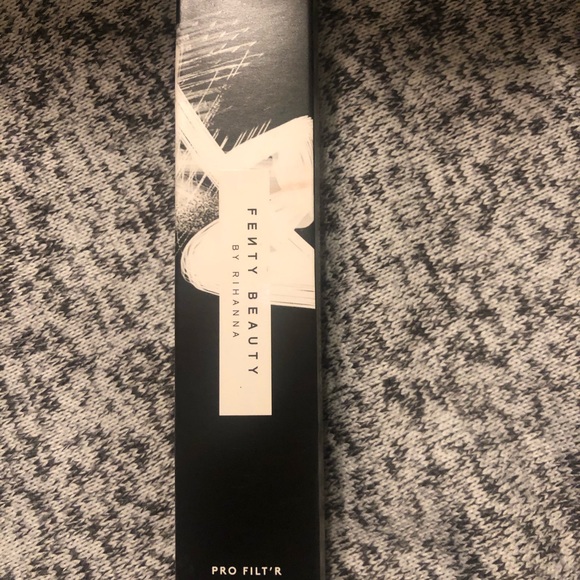 Fenty 255 Pro Filt’r Hydrating Foundation - Picture 4 of 4